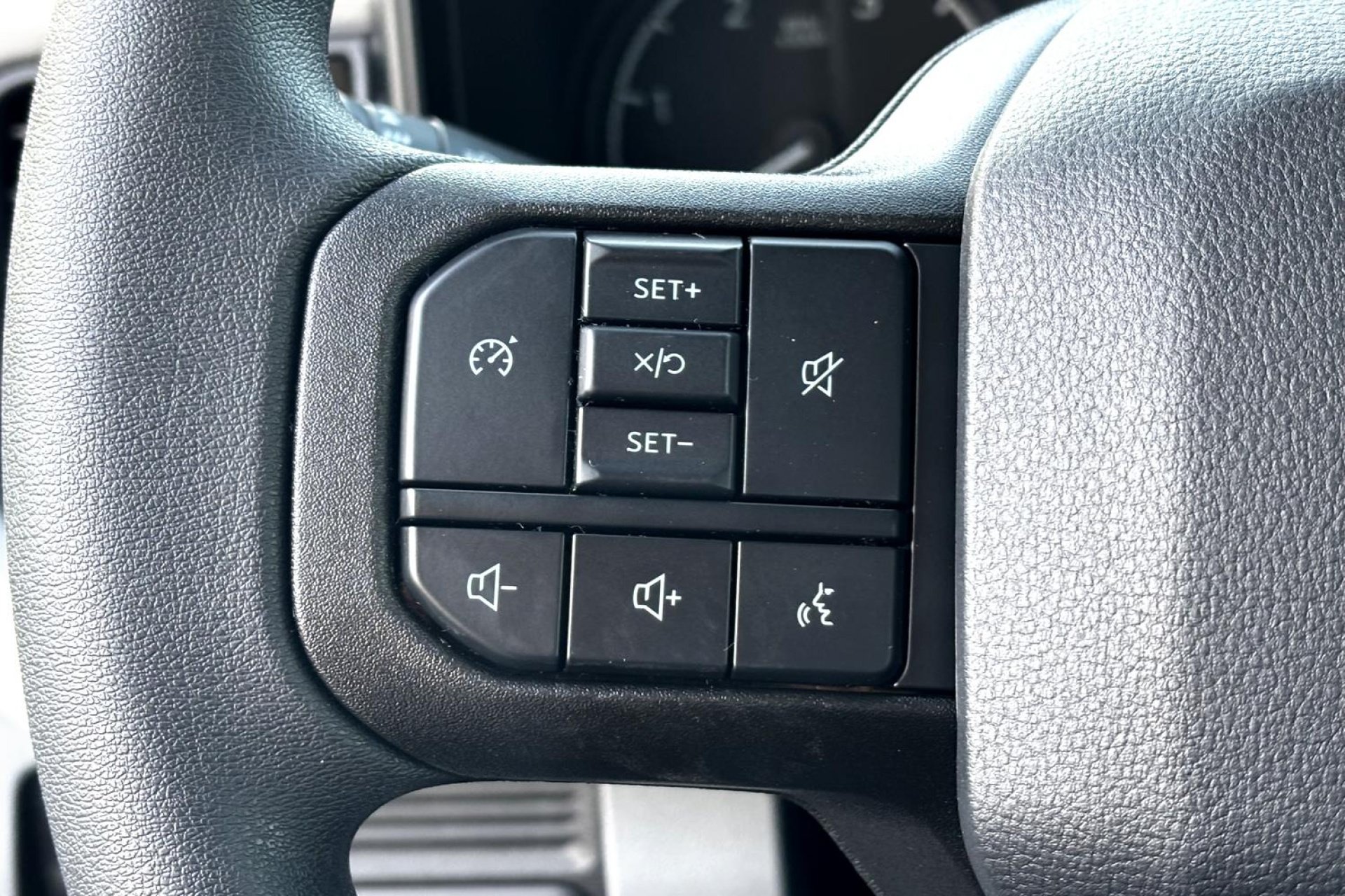 New 2025 Oxford White Ford XL image 16