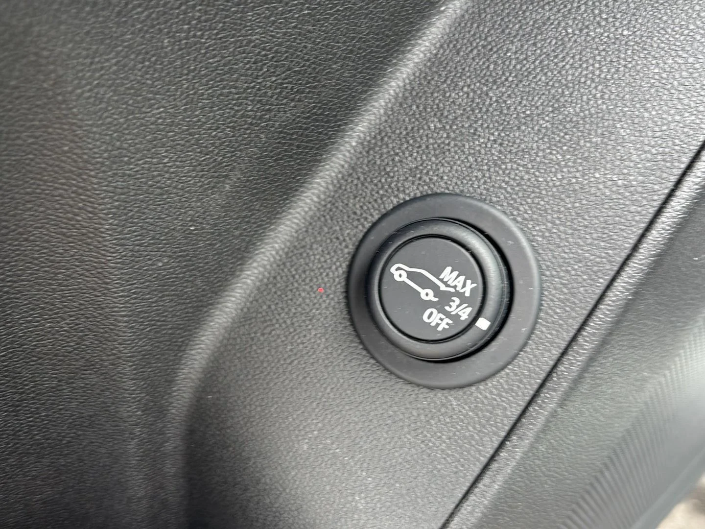 Used 2024 Summit White Chevrolet LT image 14