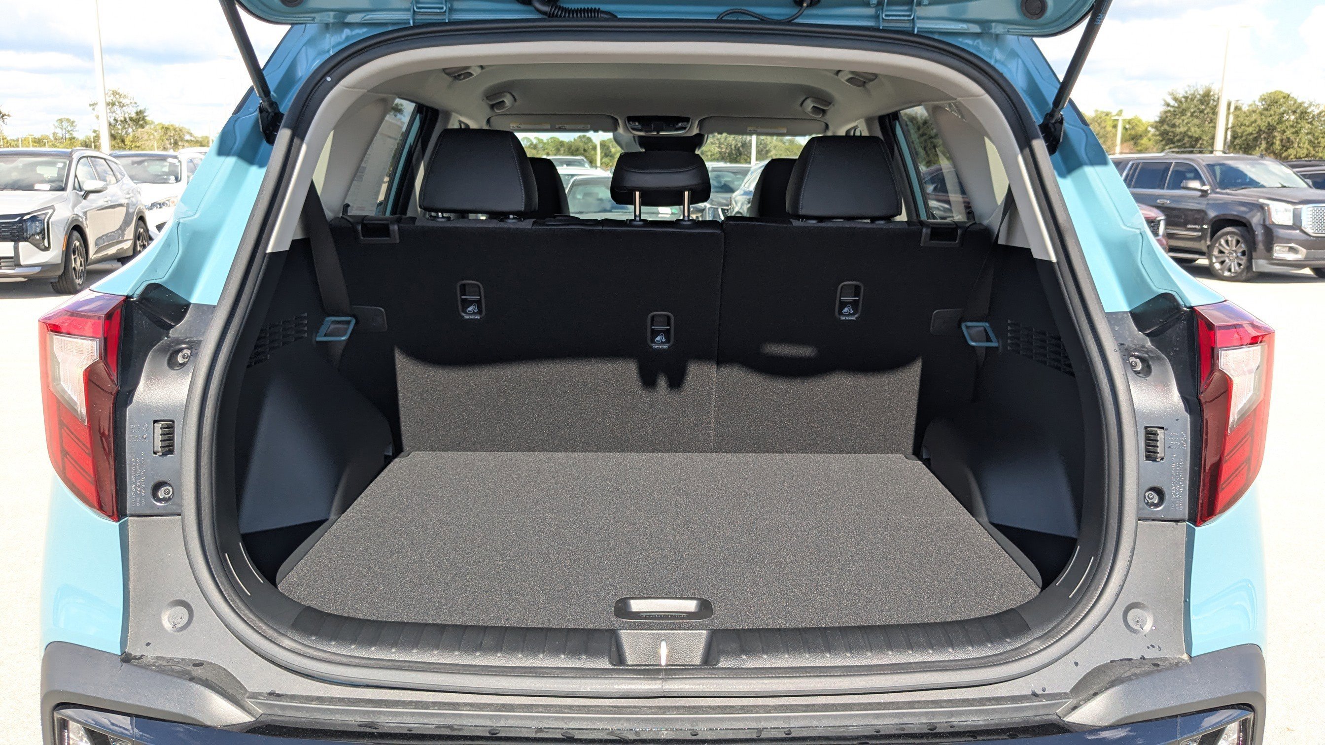 New 2026 Pluton Blue / Black Roof Kia S image 15