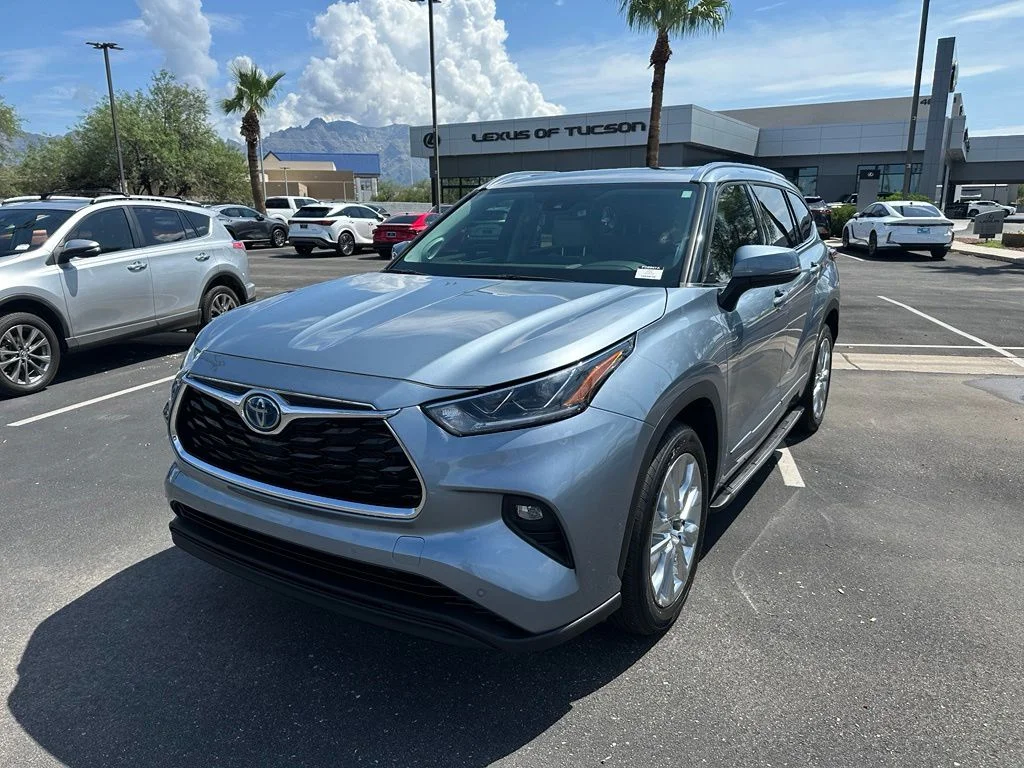 Used 2023  Toyota Limited image 32