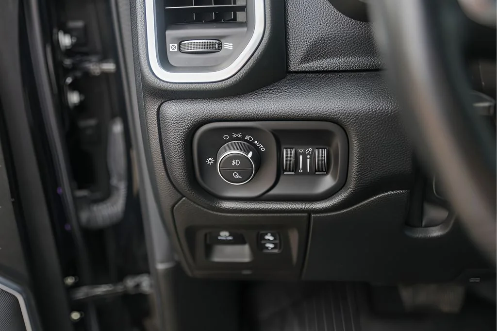Used 2022 Black Ram Laramie image 18