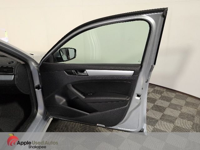Used 2013 Silver Volkswagen 2.5 SE image 31