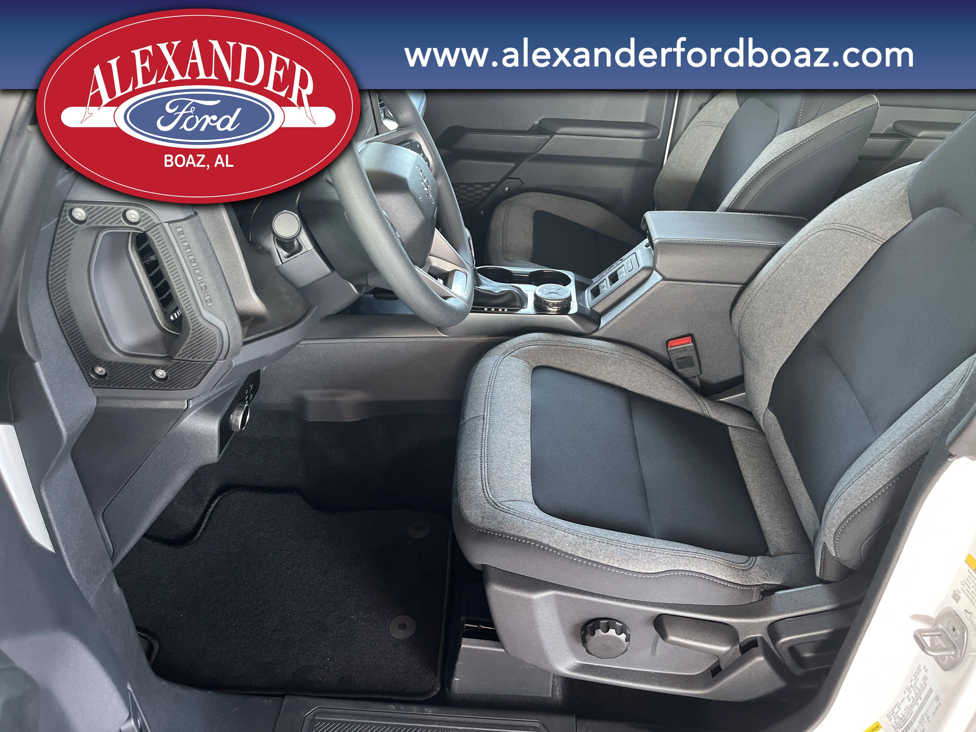 2025 Ford Bronco 4-Door Base - Photo 8