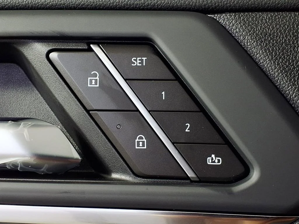 New 2026 Sterling Metallic GMC Elevation image 18