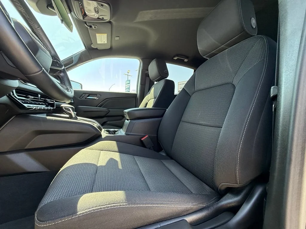 Used 2026 Onyx Black GMC Elevation image 30