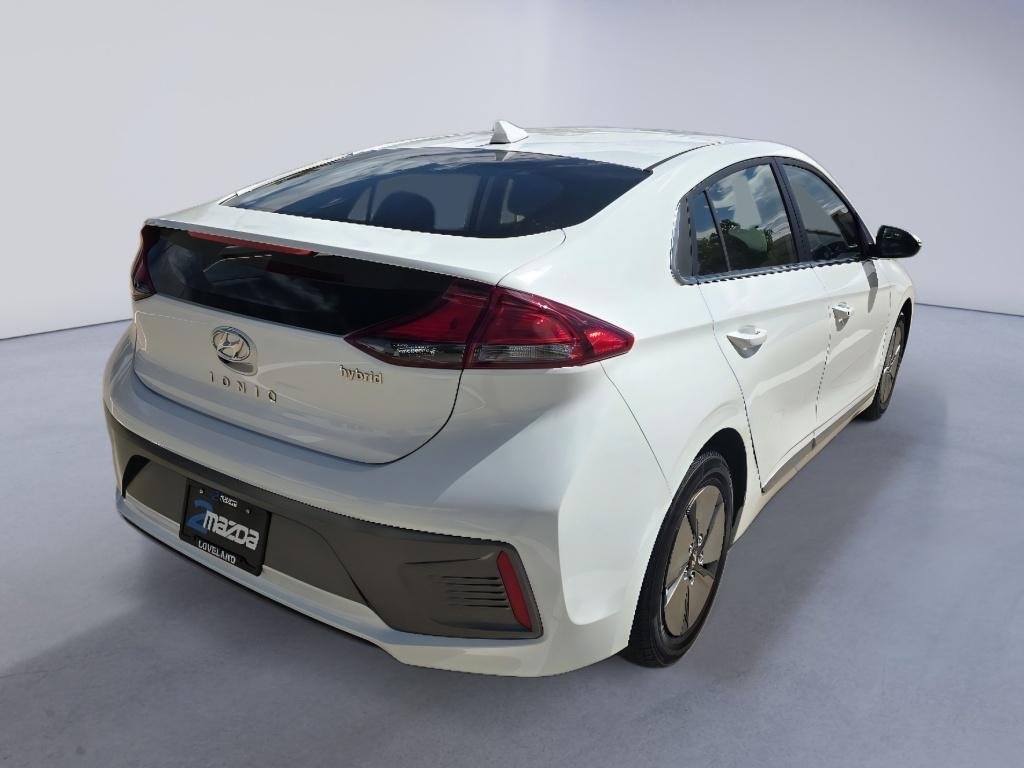 Used 2021 Ceramic White Hyundai SE image 5