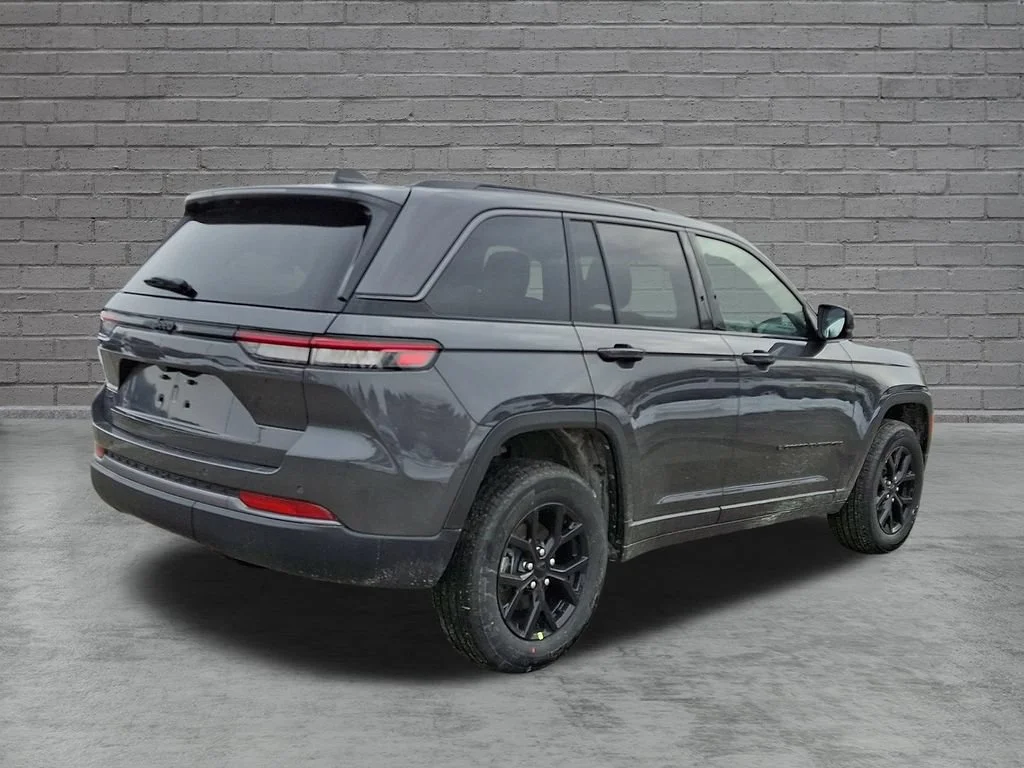 New 2026 Baltic Gray Metallic Clearcoat Jeep Laredo Altitude image 8