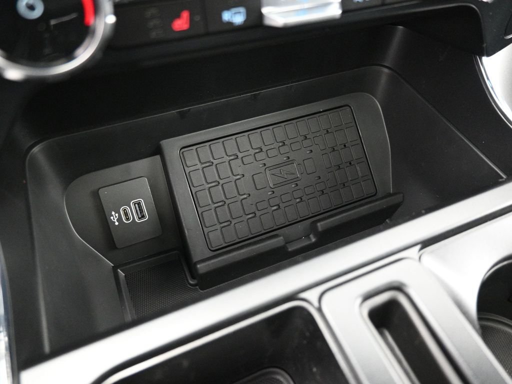 New 2025 Oxford White Ford XLT image 18
