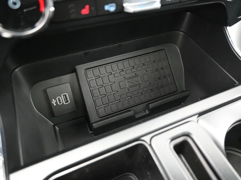 New 2025 Oxford White Ford XLT image 18