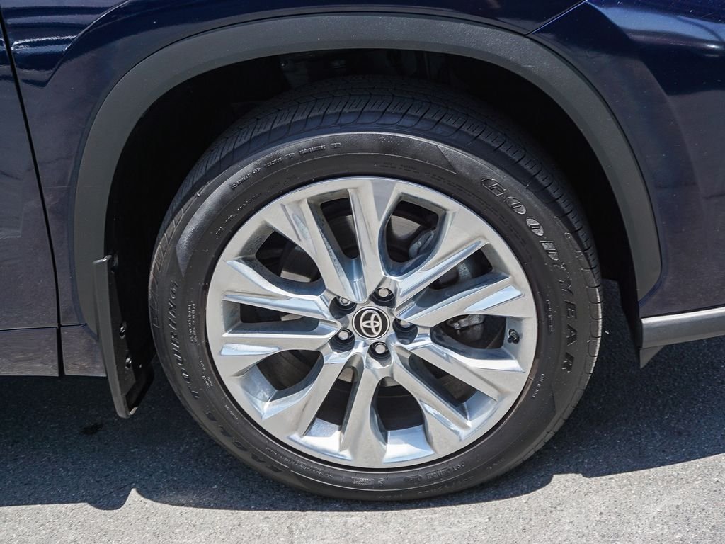 Used 2024  Toyota Limited image 9