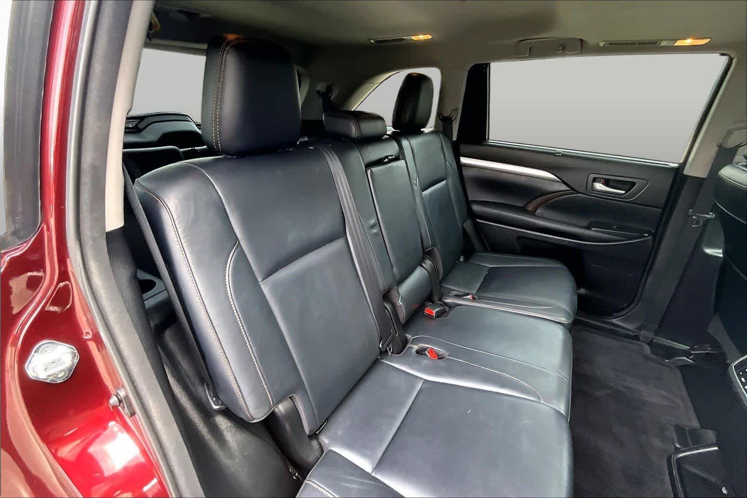 Used 2017 Ooh La La Rouge Mica Toyota XLE image 19