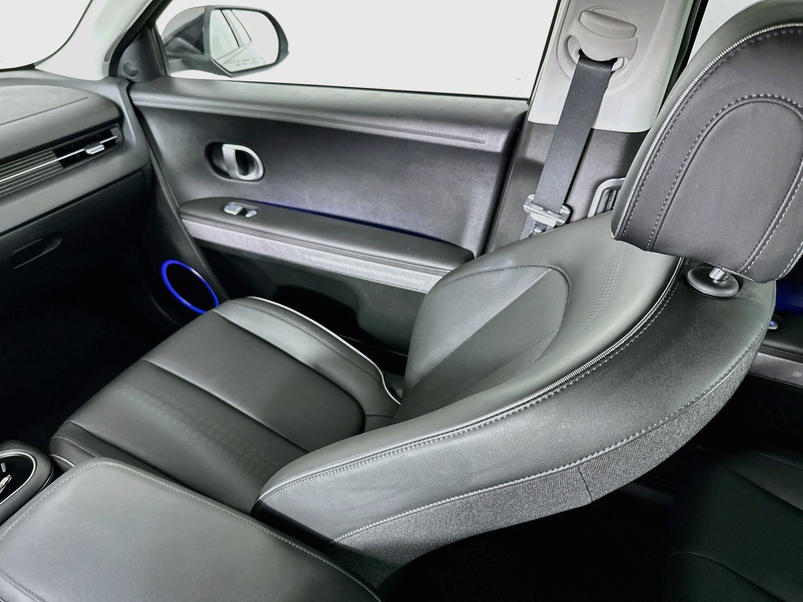 Used 2023 Abyss Black Hyundai SEL image 23