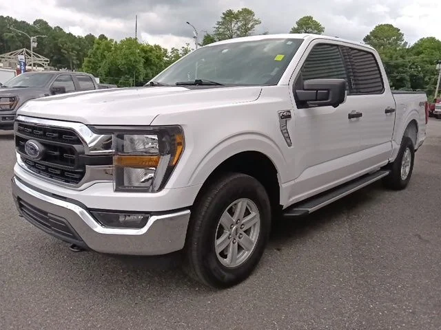 Certified Used 2023 Oxford White Ford XLT image 7