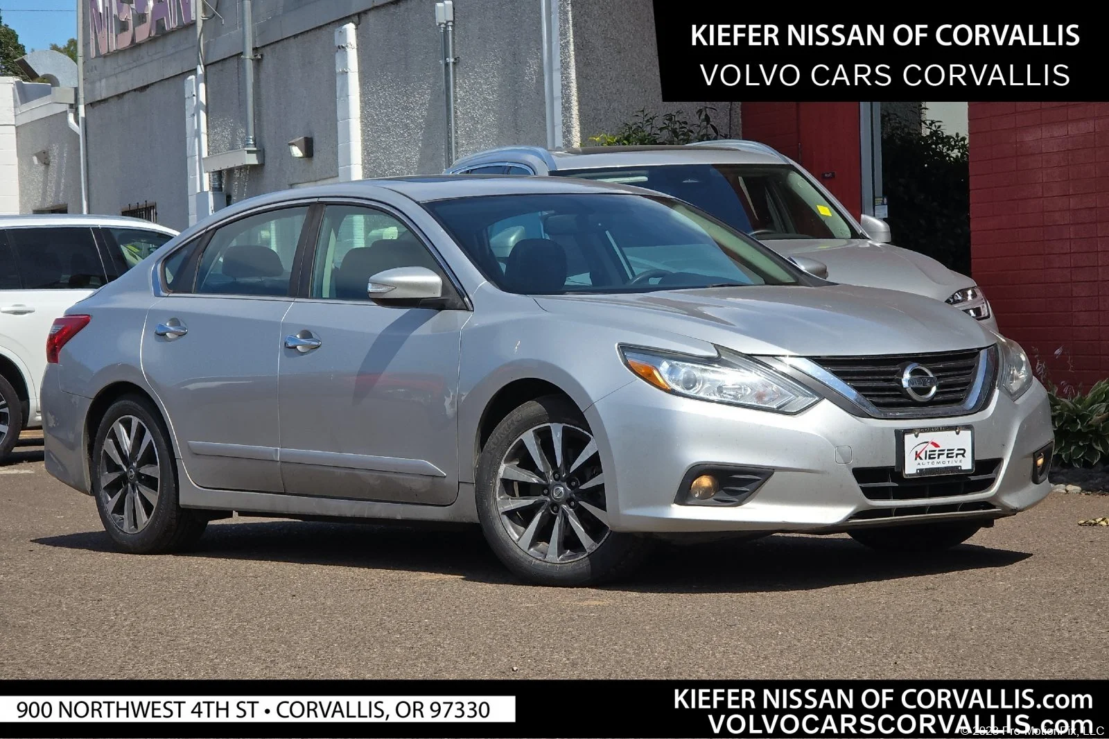 Used 2016 Brilliant Silver Nissan 2.5 SL image 1