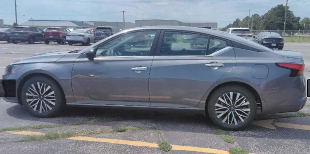 Used 2025 Gun Metallic Nissan 2.5 SV image 8