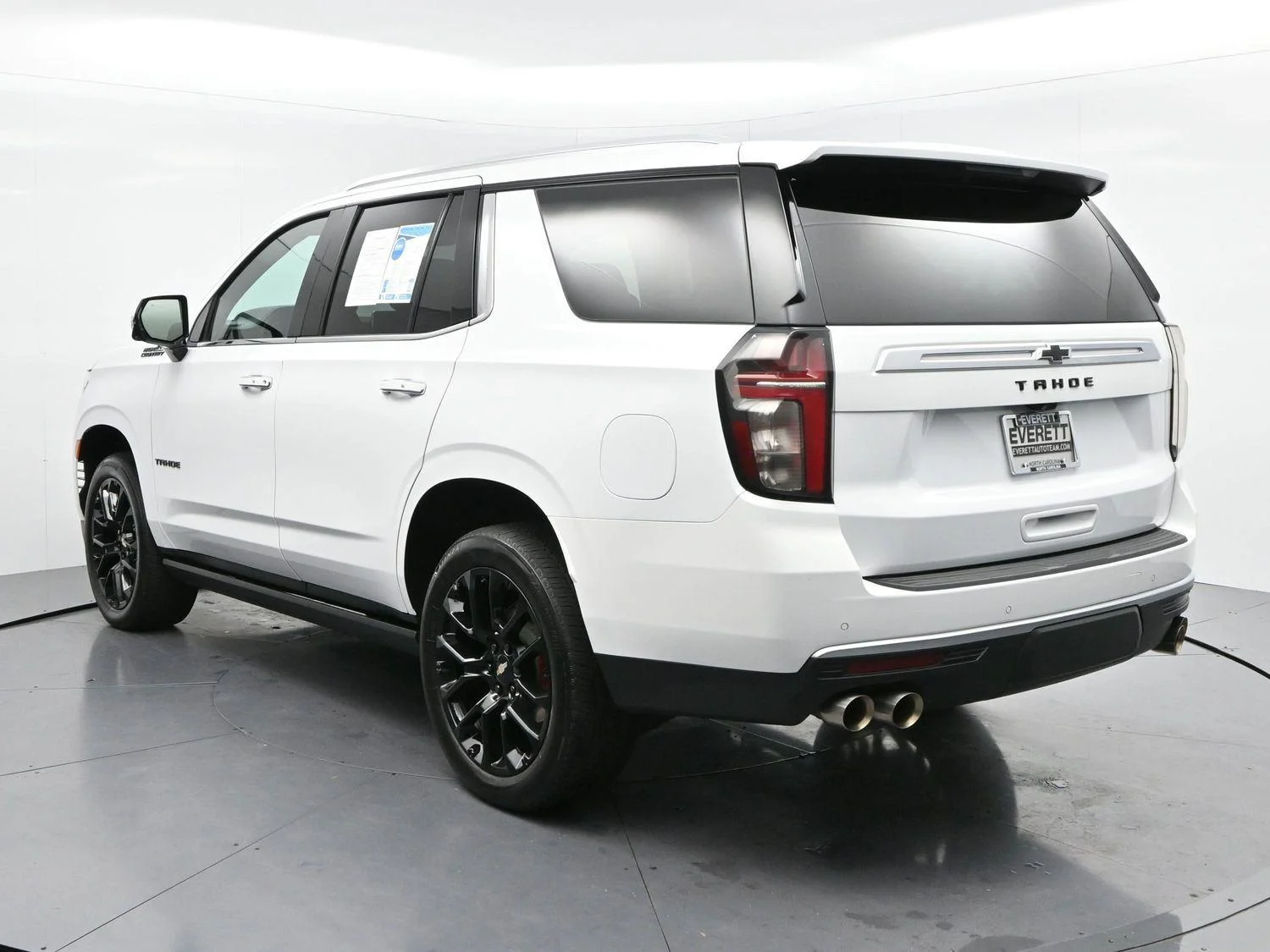 Used 2024 Summit White Chevrolet High Country image 5