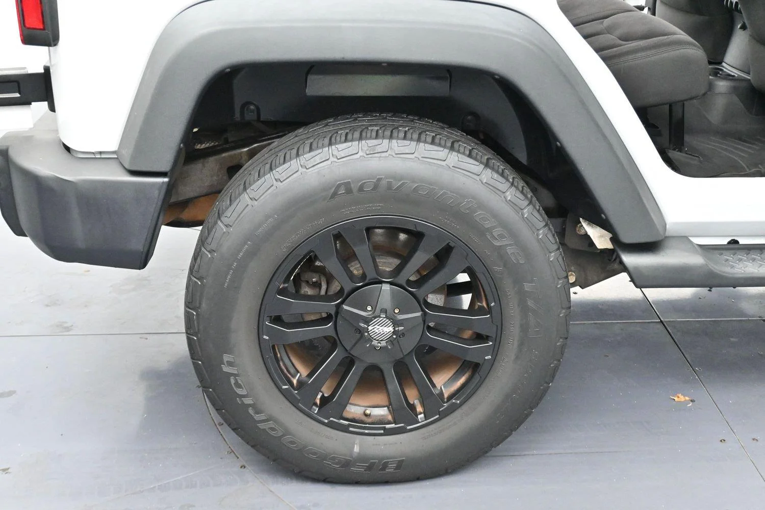 Used 2015 Bright White Clearcoat Jeep Sport image 29