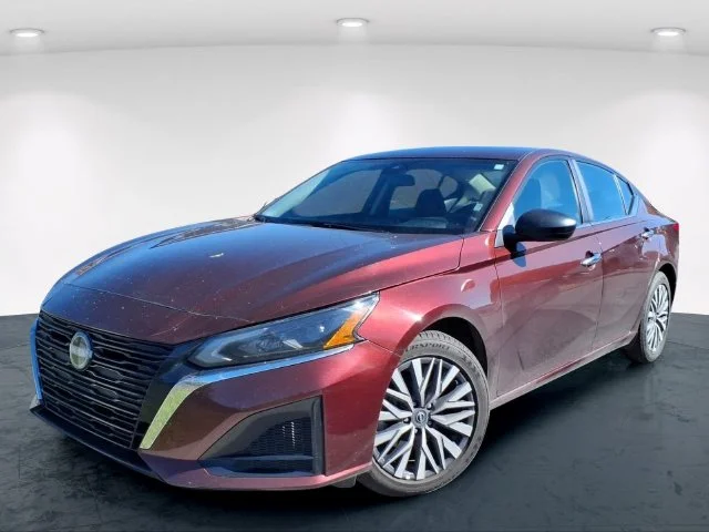 Used 2025 Red Nissan 2.5 SV image 2