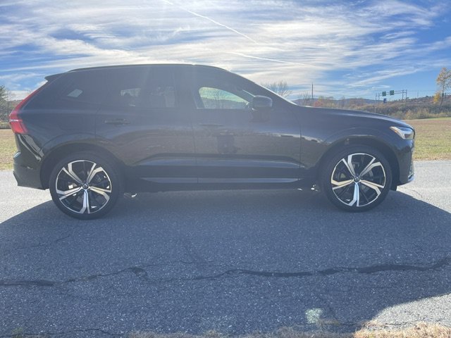 Used 2024 Black Volvo Ultimate Dark Theme image 5