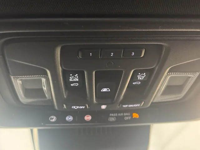 Used 2023 White GMC AT4 image 15