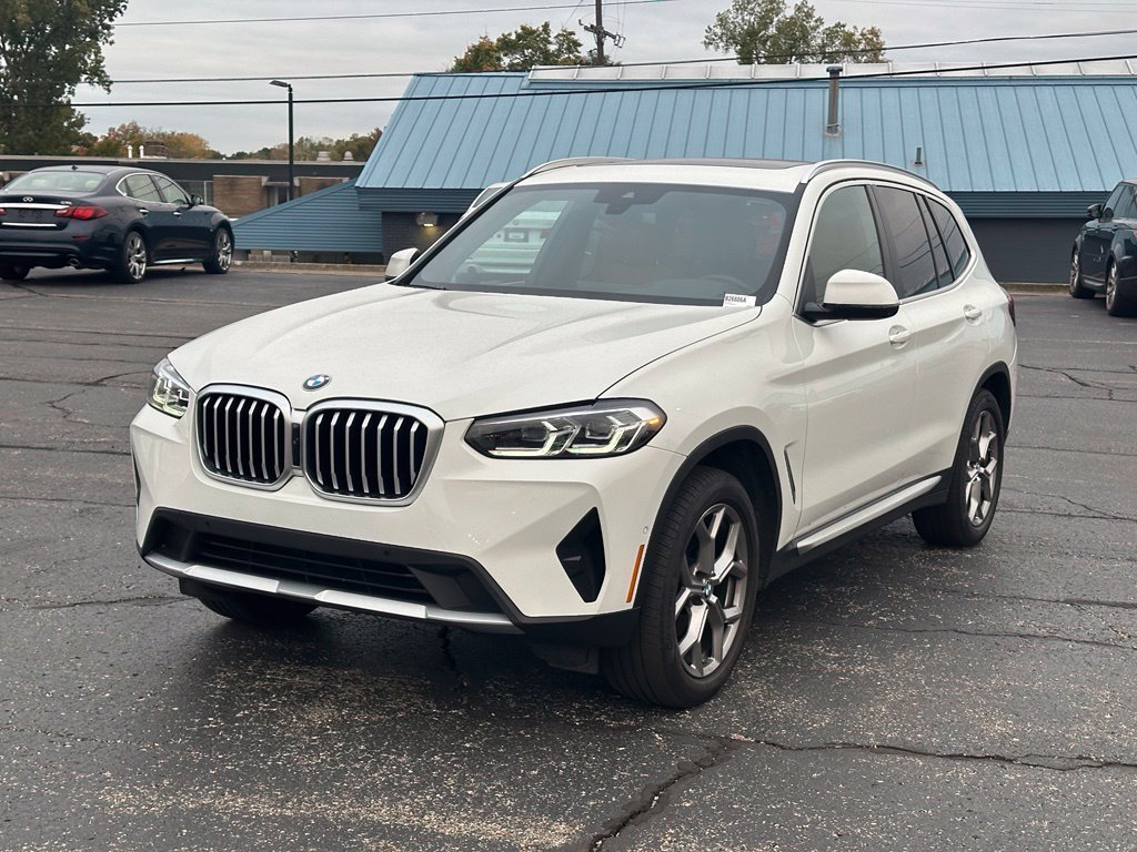 Used 2024 Alpine White BMW xDrive30i image 1