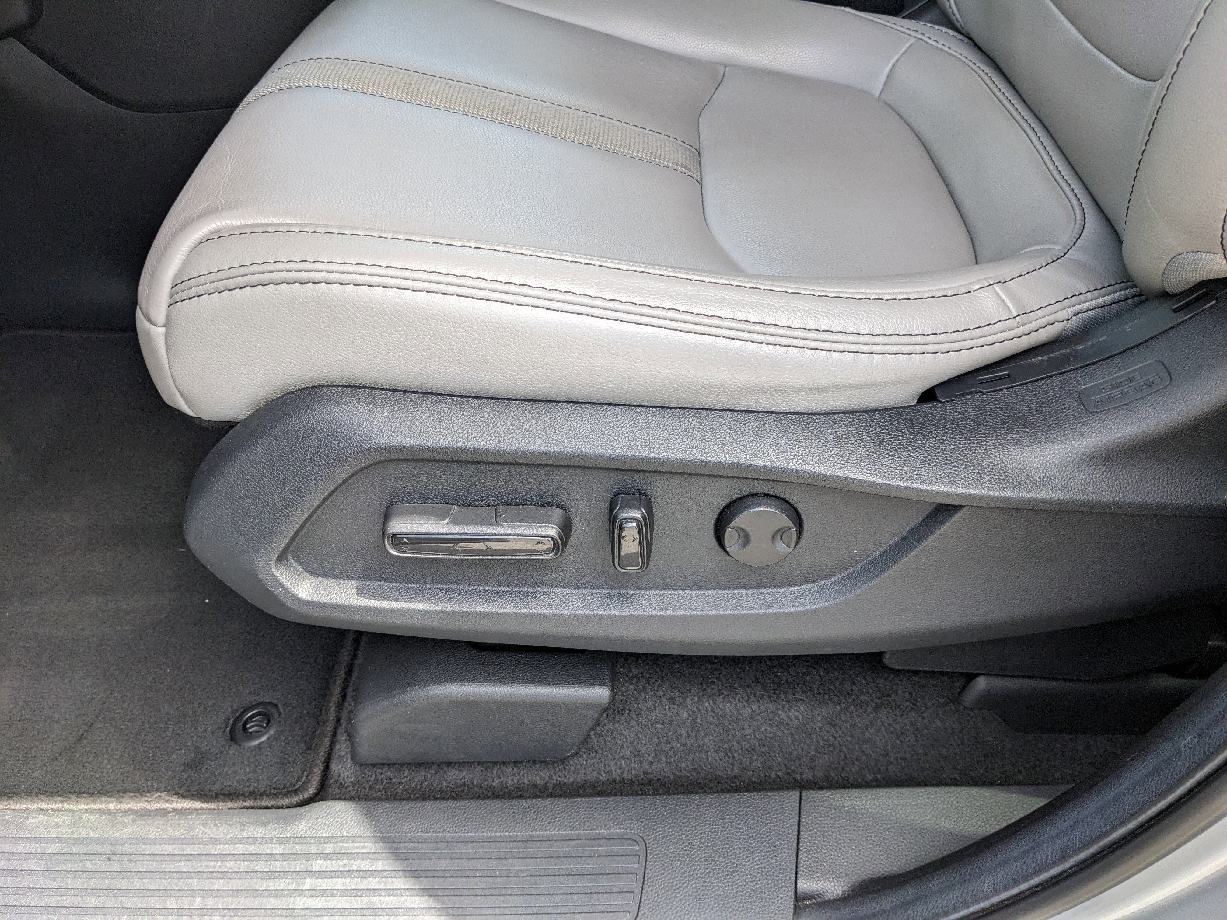 Used 2024 Silver Honda EX-L 8 Passenger image 25