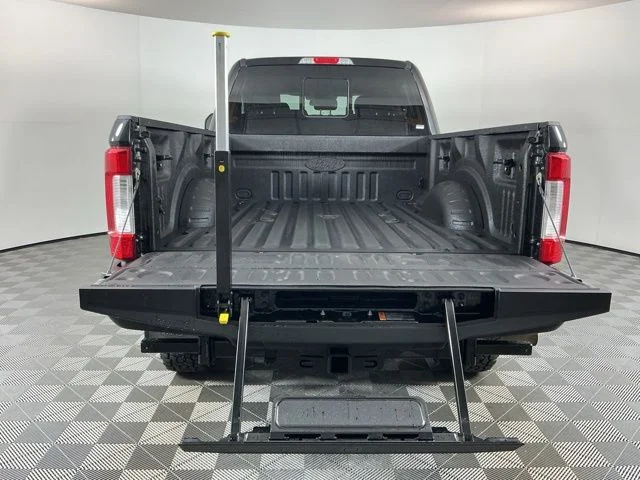 Used 2019 Agate Black Metallic Ford Lariat image 8