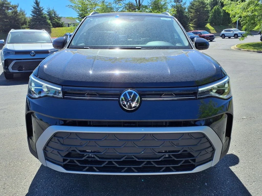 New 2026 Deep Black Pearl Volkswagen 1.5T SE image 6