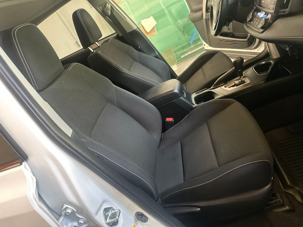 Used 2016 White Toyota XLE image 32