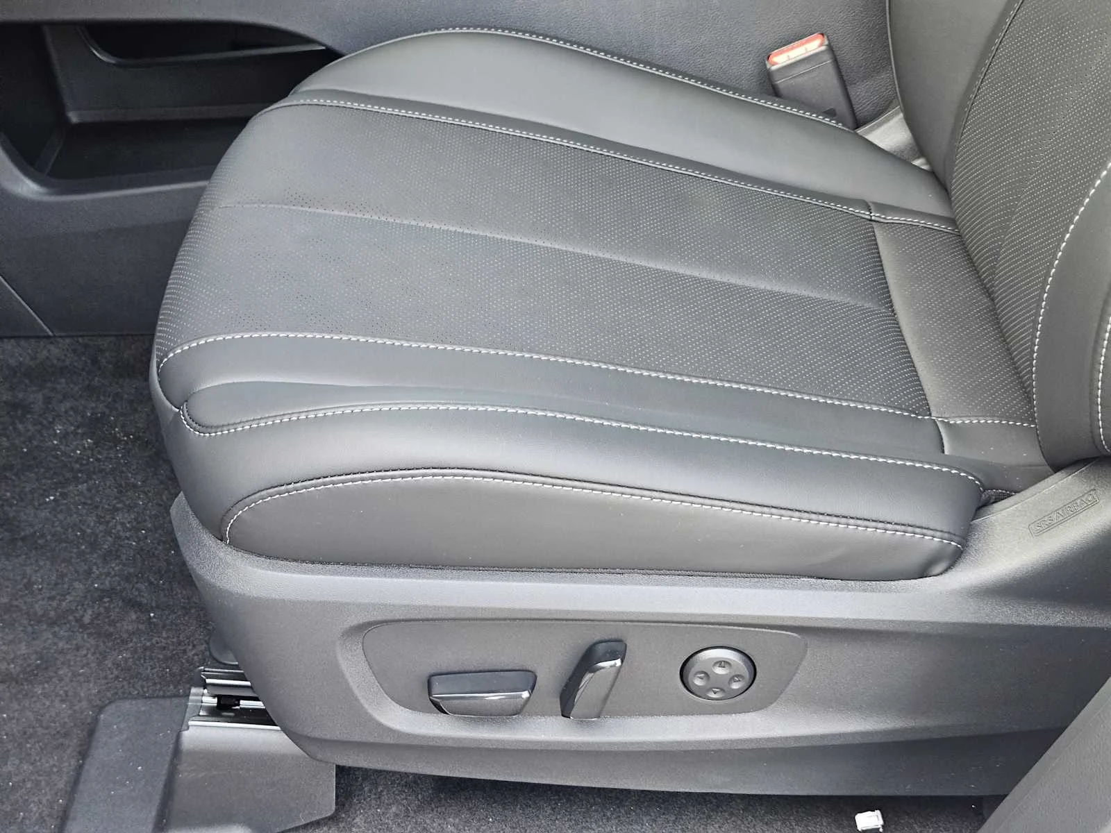 New 2027 RADIANT WHITE INFINITI Sport AWD image 18