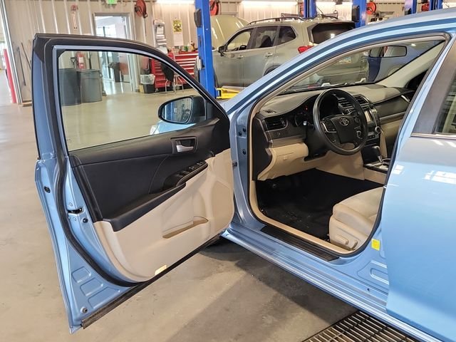 Used 2012 Clearwater Blue Toyota LE image 13