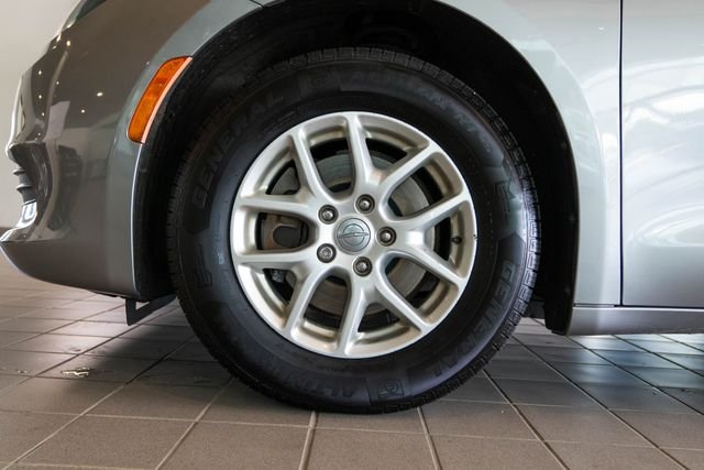 Used 2017 Silver Chrysler Touring image 9