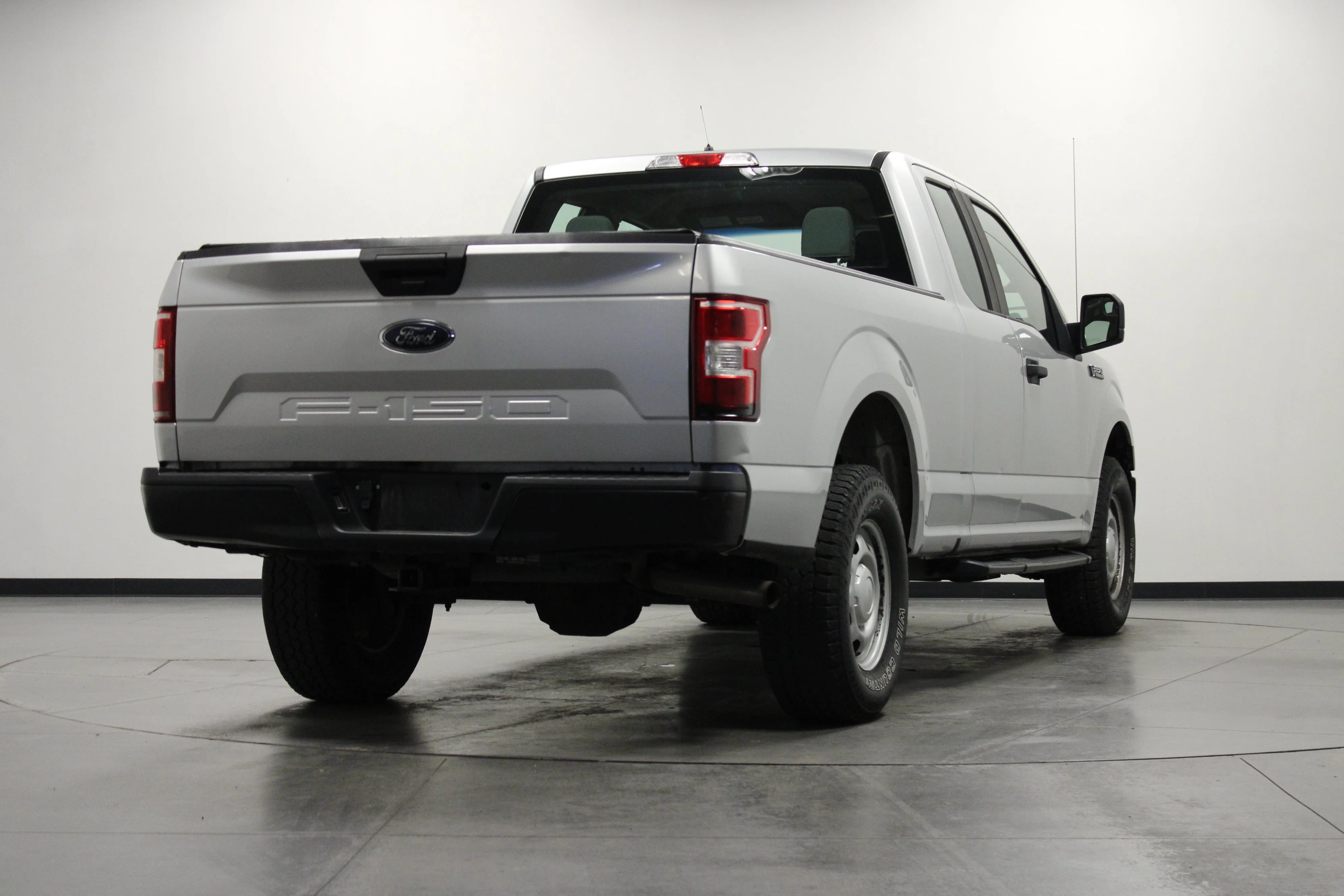 Used 2018 Ingot Silver Metallic Ford XL image 4