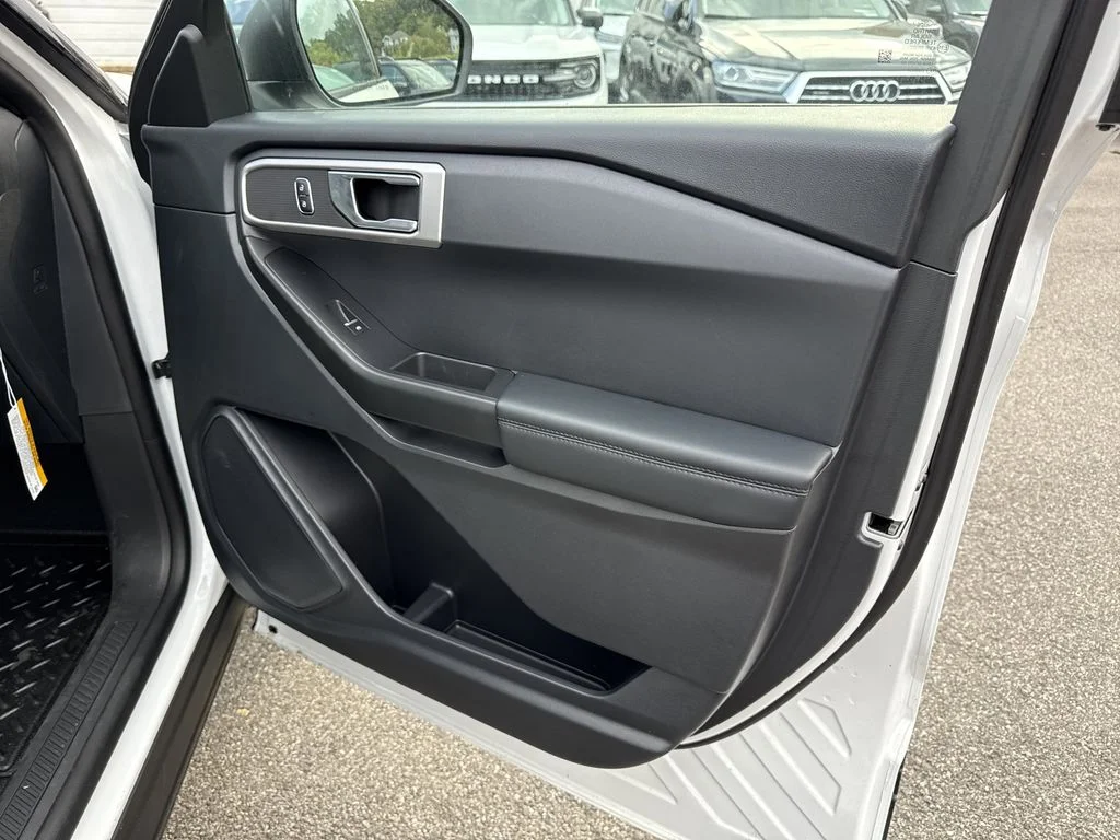 New 2025 White Ford Base image 23