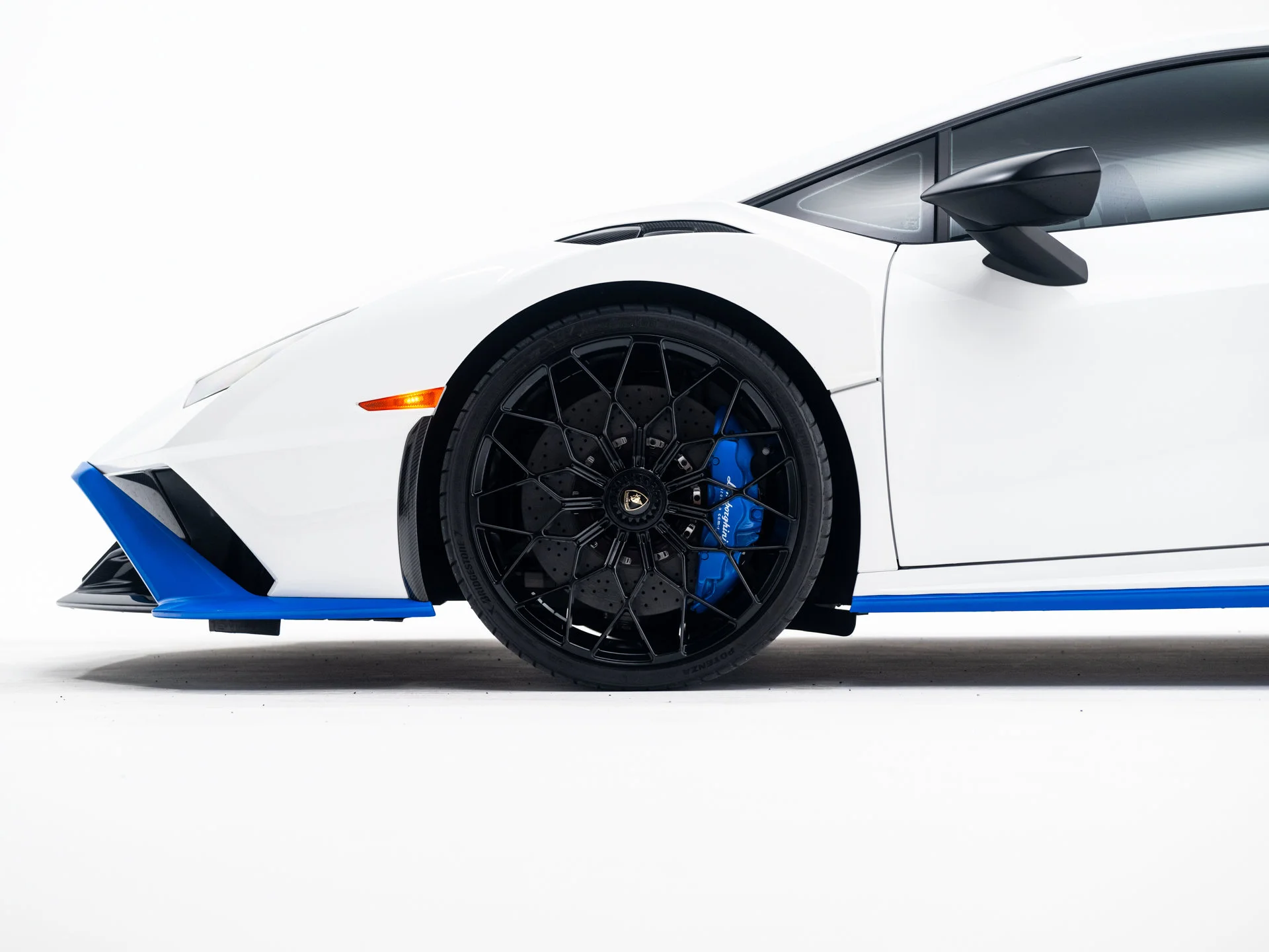 Used 2021 Bianco Asopo Metallic Lamborghini  image 10