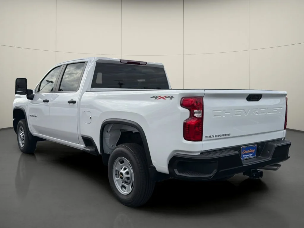 New 2026 Summit White Chevrolet WT image 5