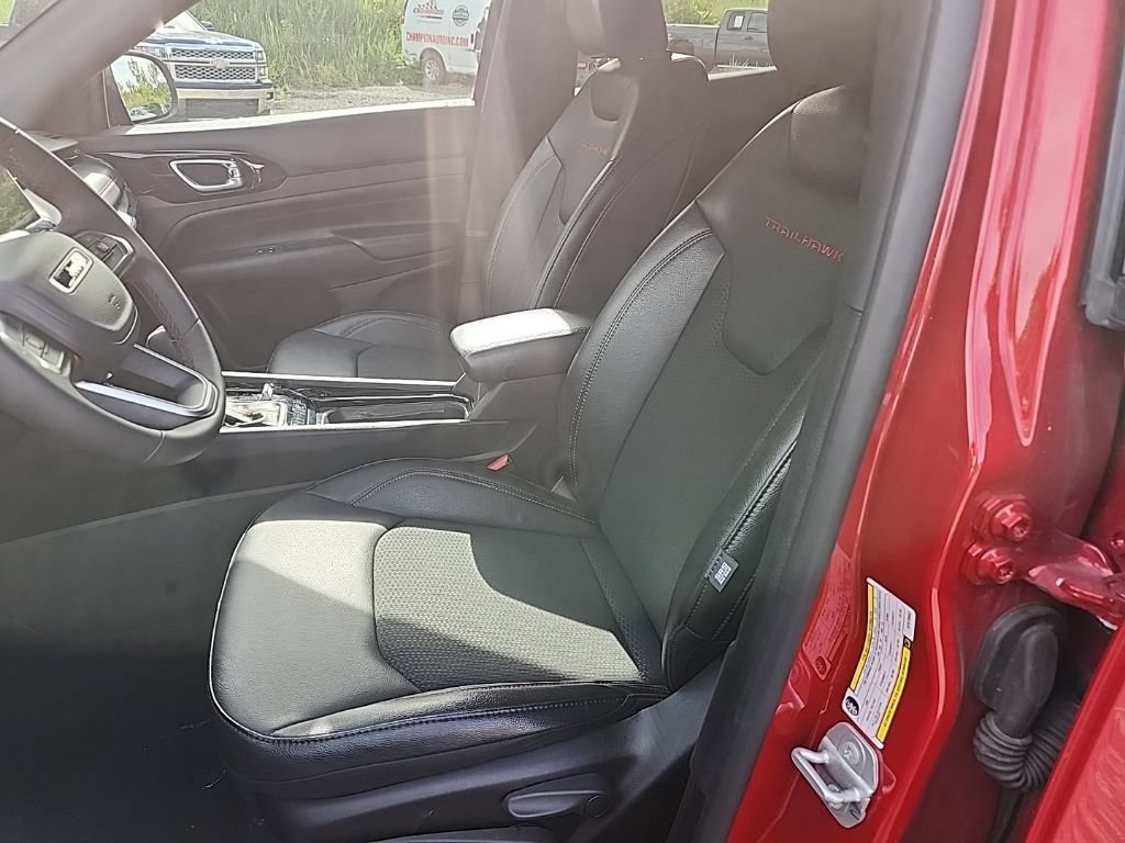 Used 2025 Red Hot Pearlcoat Jeep Trailhawk image 21