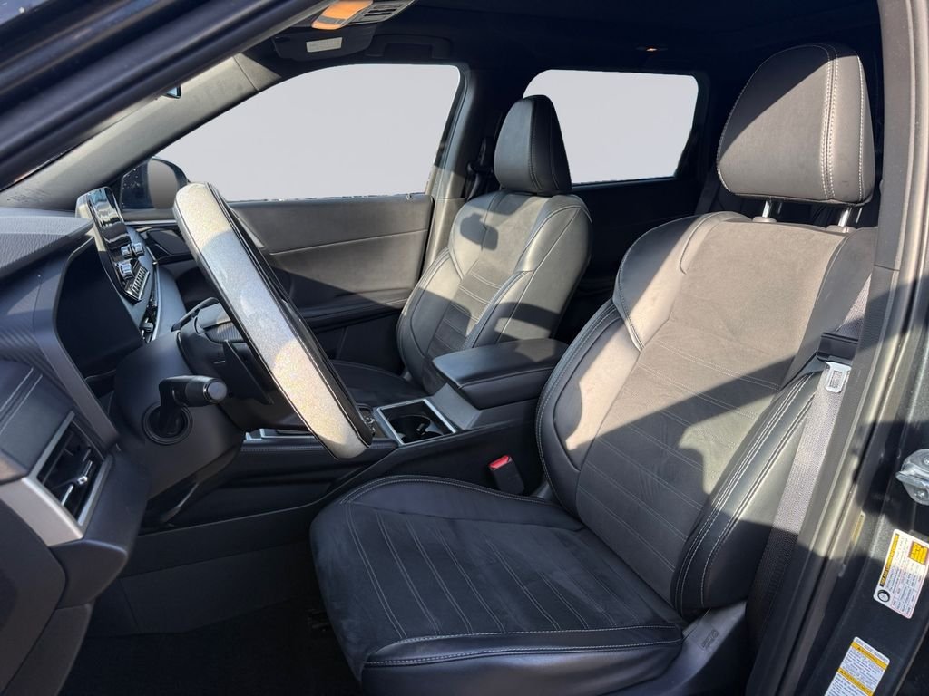 Used 2024  Mitsubishi SE Black Edition w/Pano Roof image 10