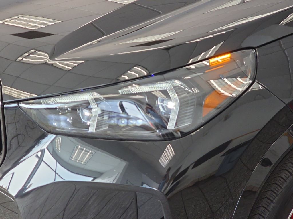 Used 2025 Black BMW M35i image 32
