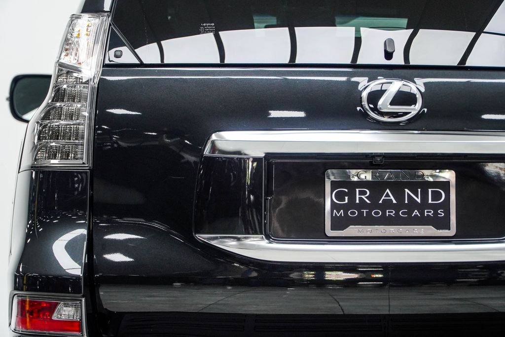 Used 2023 Black Lexus 460 image 17