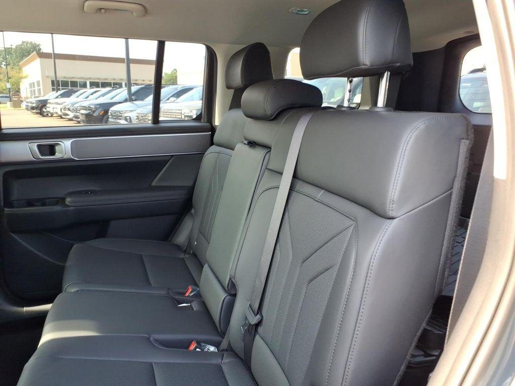 New 2027 Gray Hyundai SEL FWD image 10