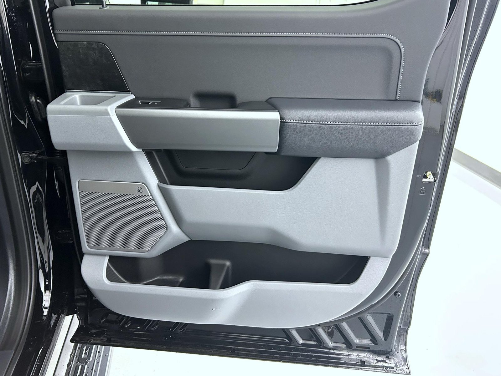 New 2026 Agate Black Metallic Ford XLT image 16