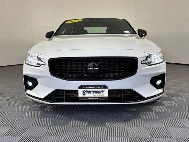 Used 2024 White Volvo Plus Black Edition image 3