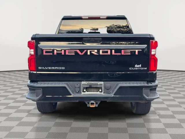 Used 2022 Black Chevrolet Custom image 7