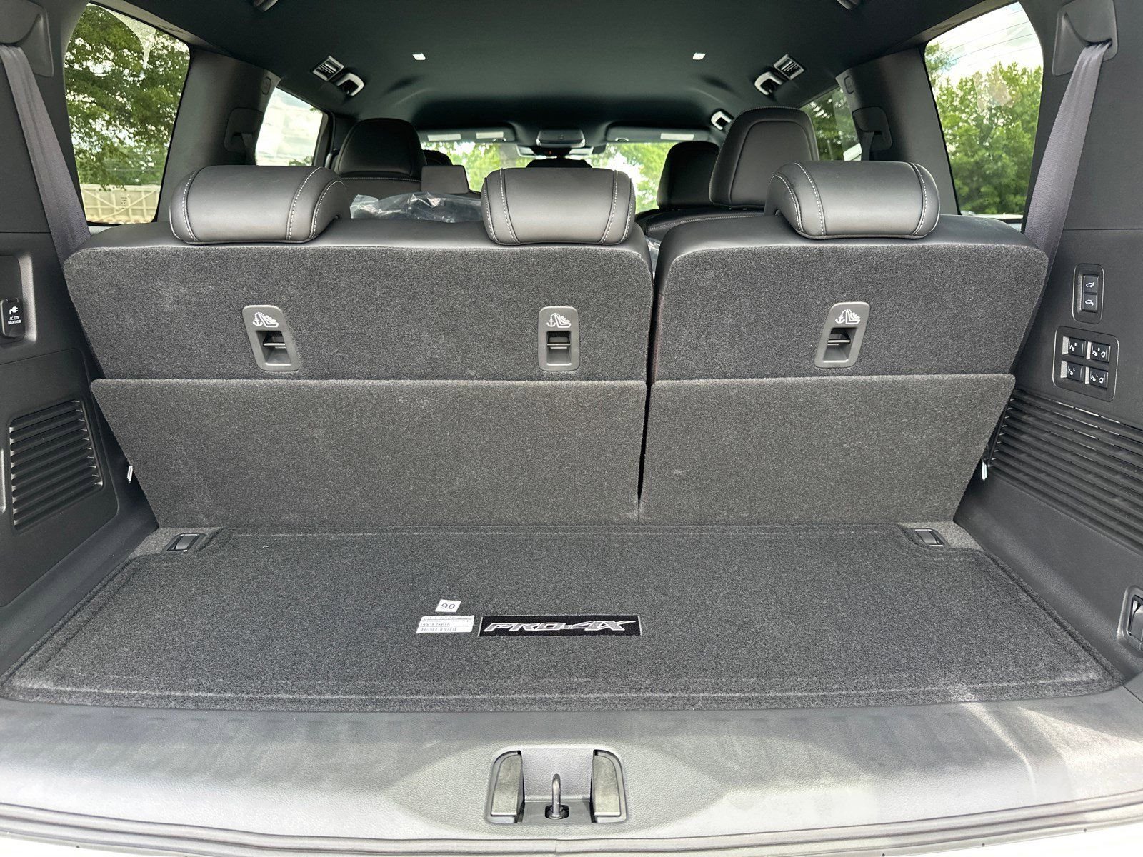 2025 Nissan Armada PRO-4X - Photo 18