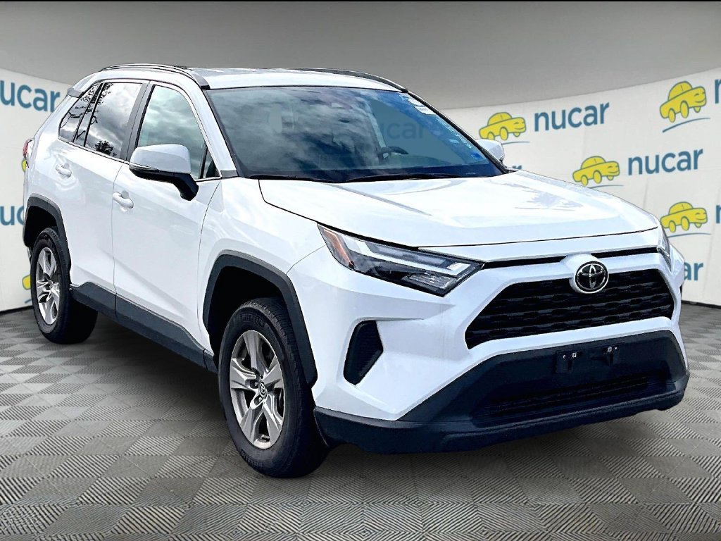 Used 2025 White Toyota XLE image 1