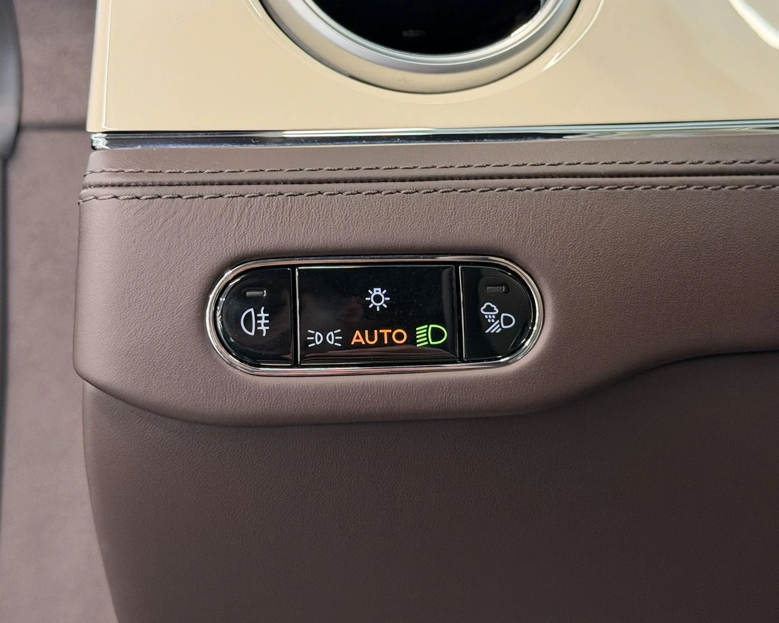 Used 2023 Brown Bentley V8 image 20