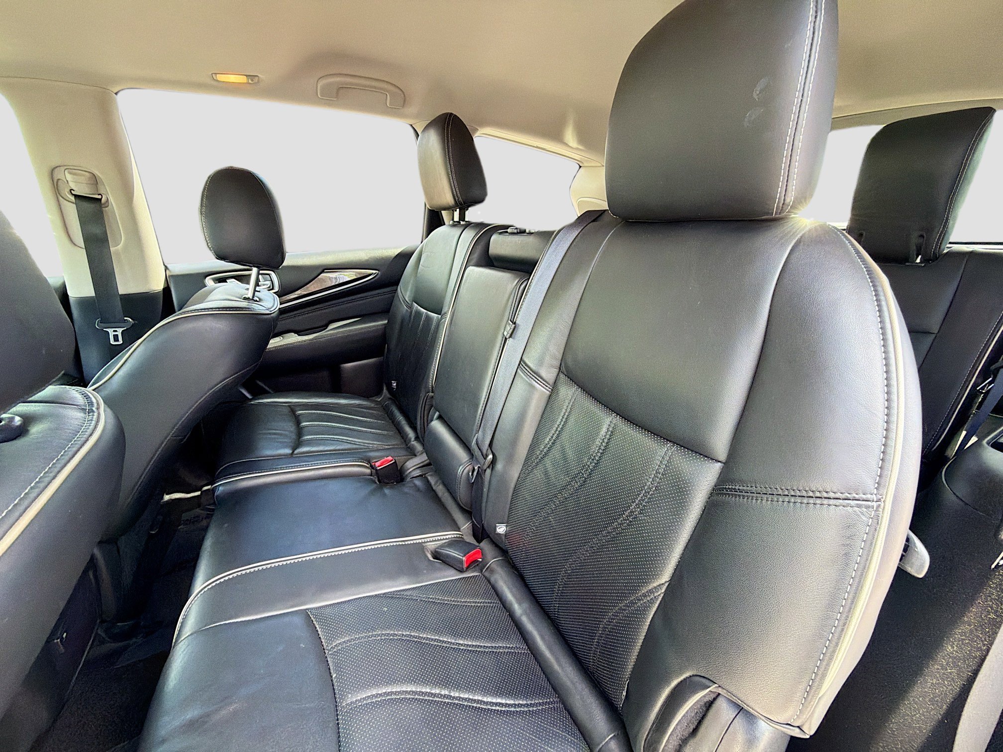 Used 2017 Majestic White INFINITI Base image 20