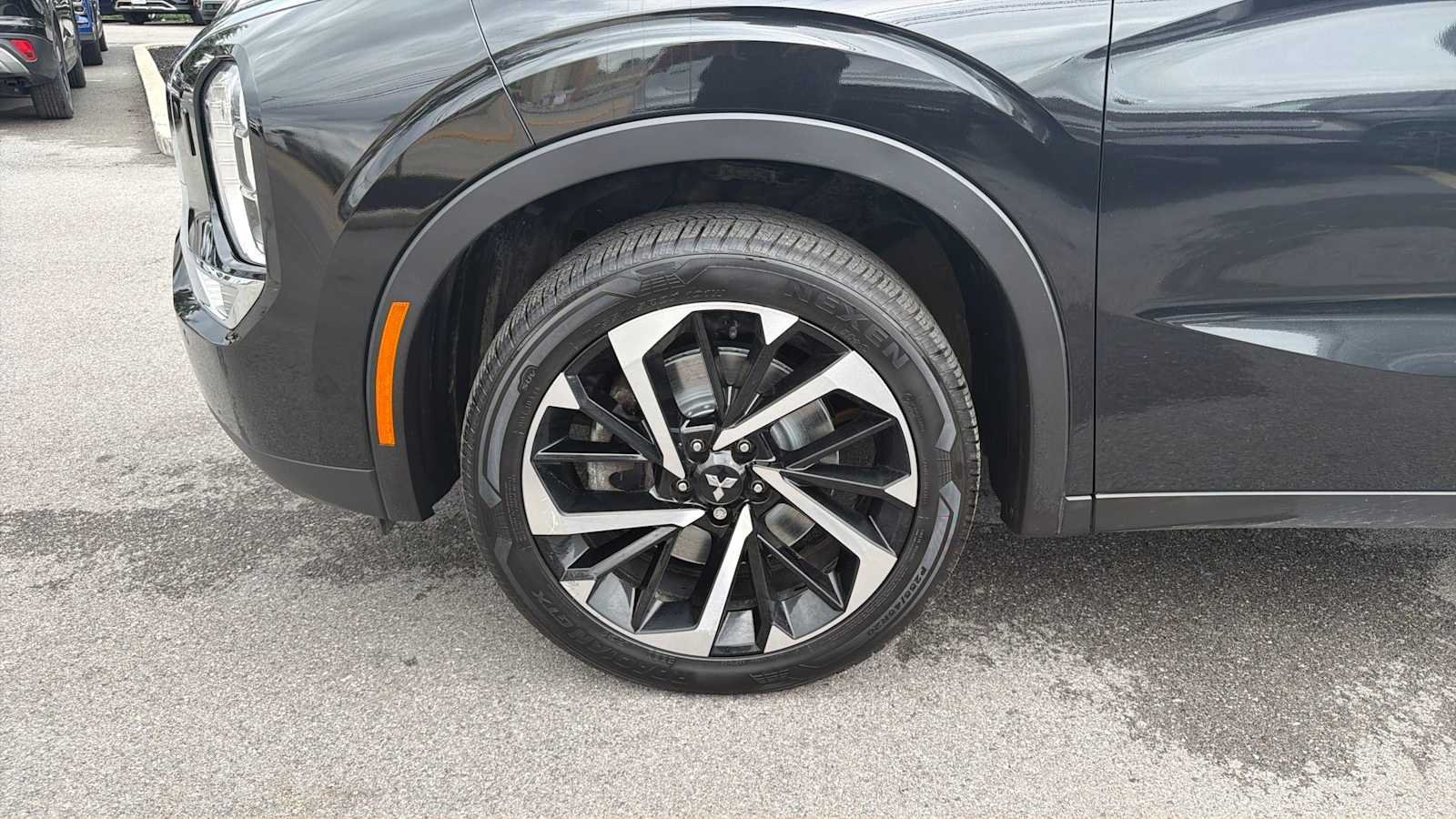 Used 2024 Black Diamond Mitsubishi SE image 10