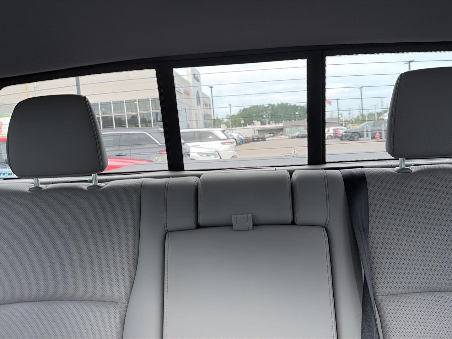 Used 2019 Lunar Silver Metallic Honda RTL image 11